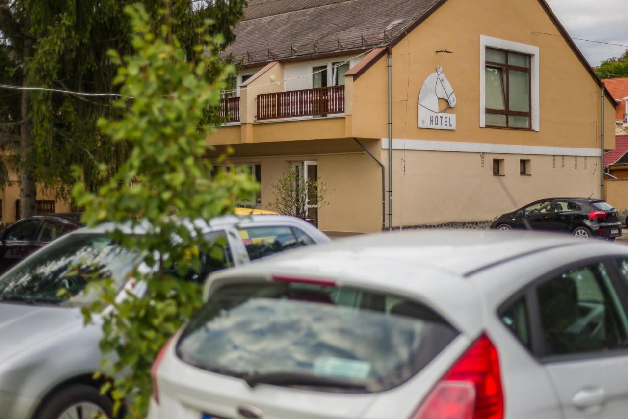 Lipicai Hotel Es Etterem Szilvasvarad Ngoại thất bức ảnh