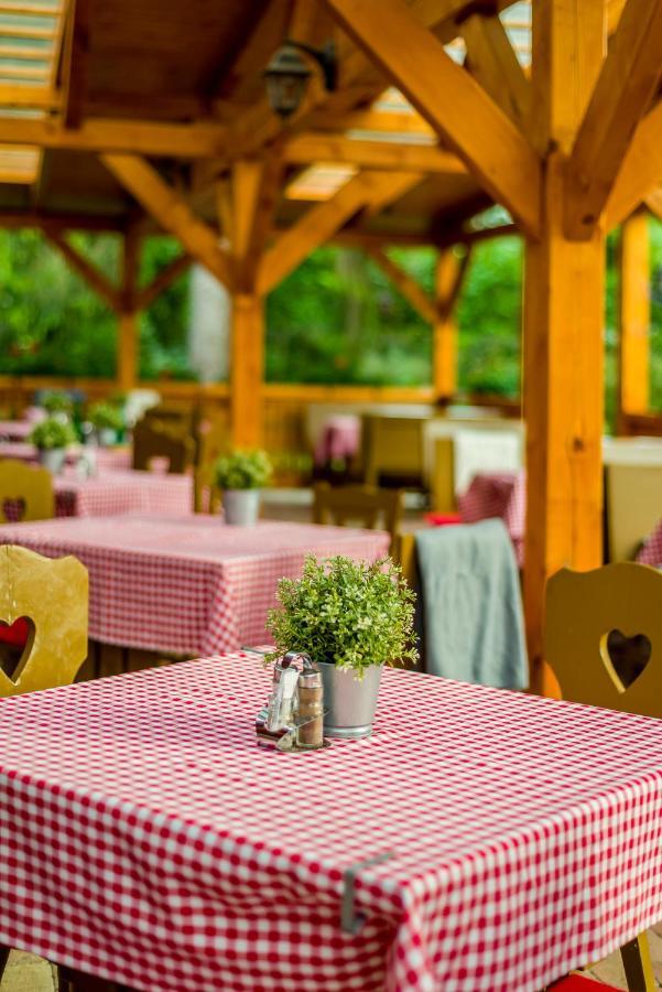 Lipicai Hotel Es Etterem Szilvasvarad Ngoại thất bức ảnh