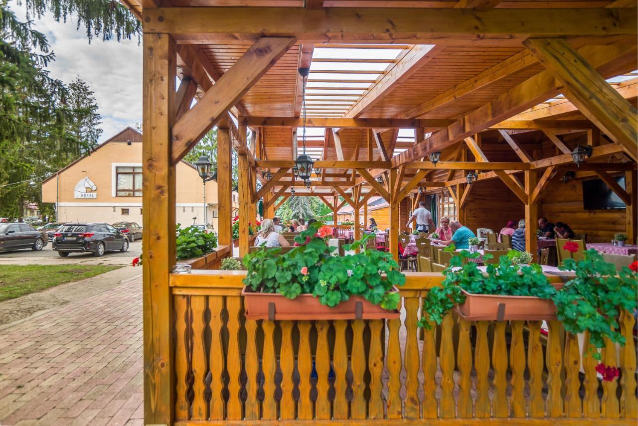 Lipicai Hotel Es Etterem Szilvasvarad Ngoại thất bức ảnh