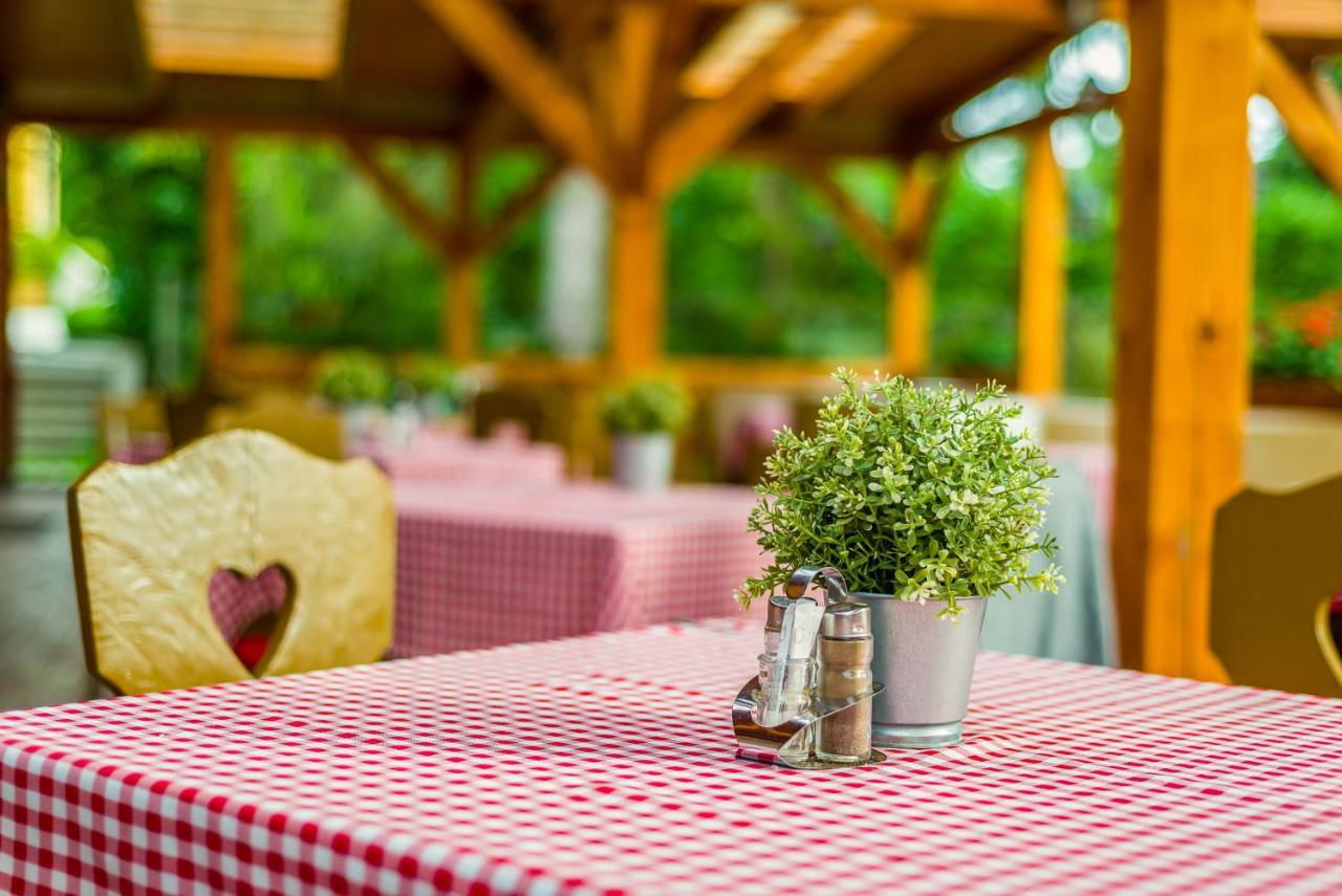 Lipicai Hotel Es Etterem Szilvasvarad Ngoại thất bức ảnh