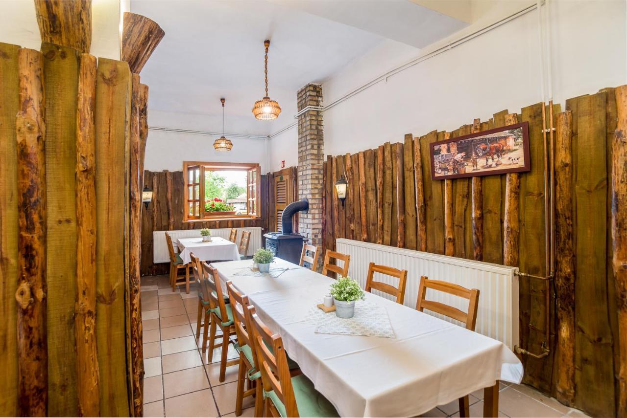 Lipicai Hotel Es Etterem Szilvasvarad Ngoại thất bức ảnh