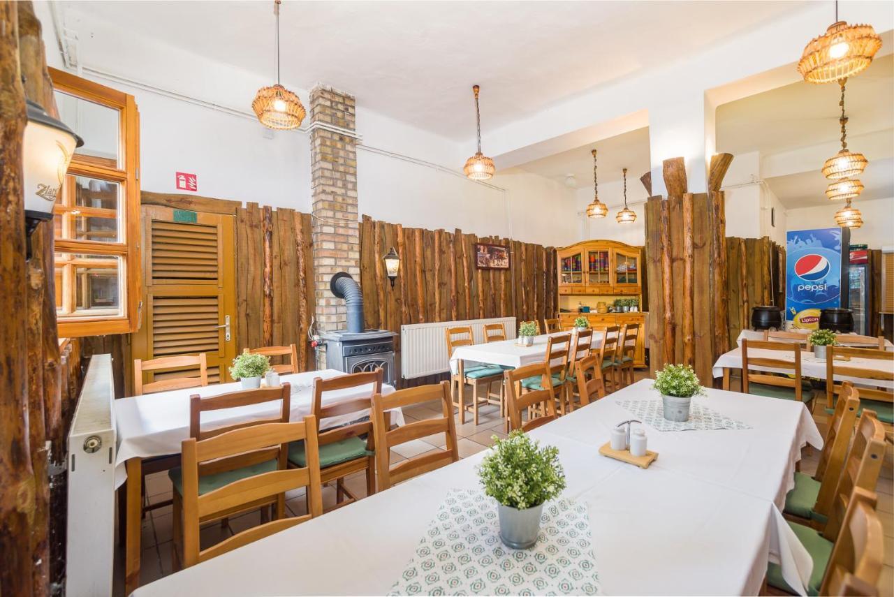 Lipicai Hotel Es Etterem Szilvasvarad Ngoại thất bức ảnh