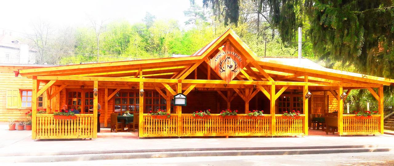 Lipicai Hotel Es Etterem Szilvasvarad Ngoại thất bức ảnh
